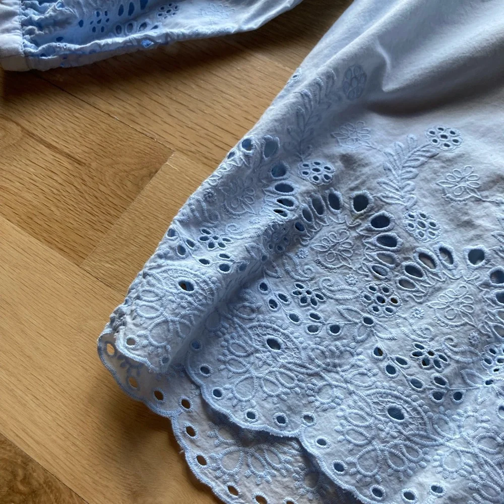 H&M Eyelet Floral Button Down Blouse Size 4 Baby Blue